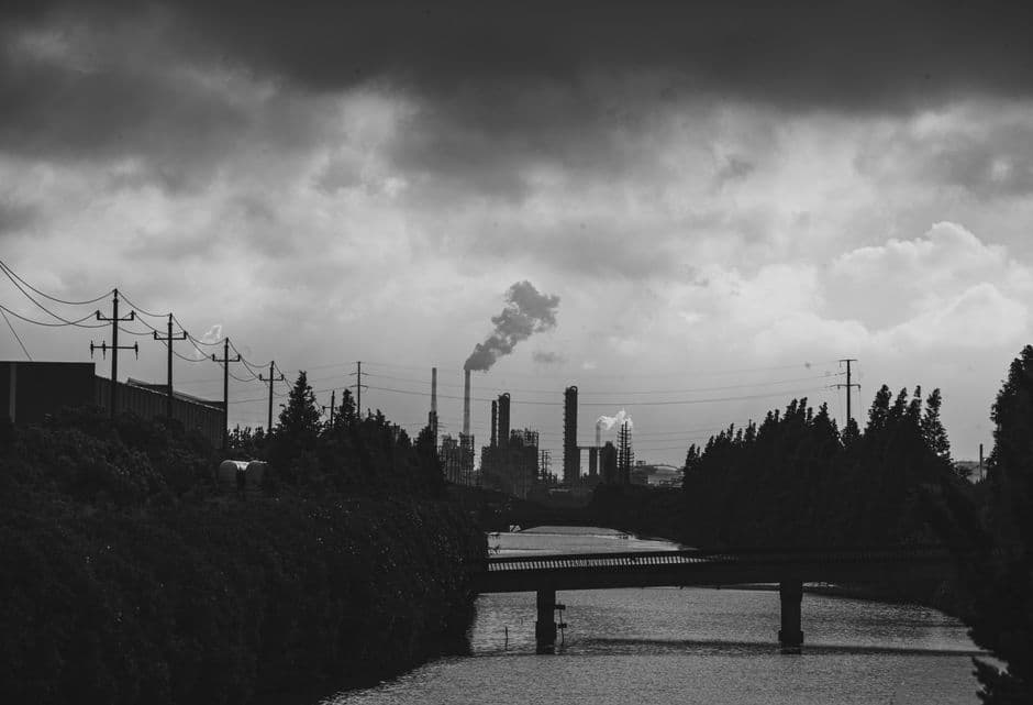 UK plastic manufacturer could face legal action over toxic emissions · Photo by 女子 正真 on Pexels