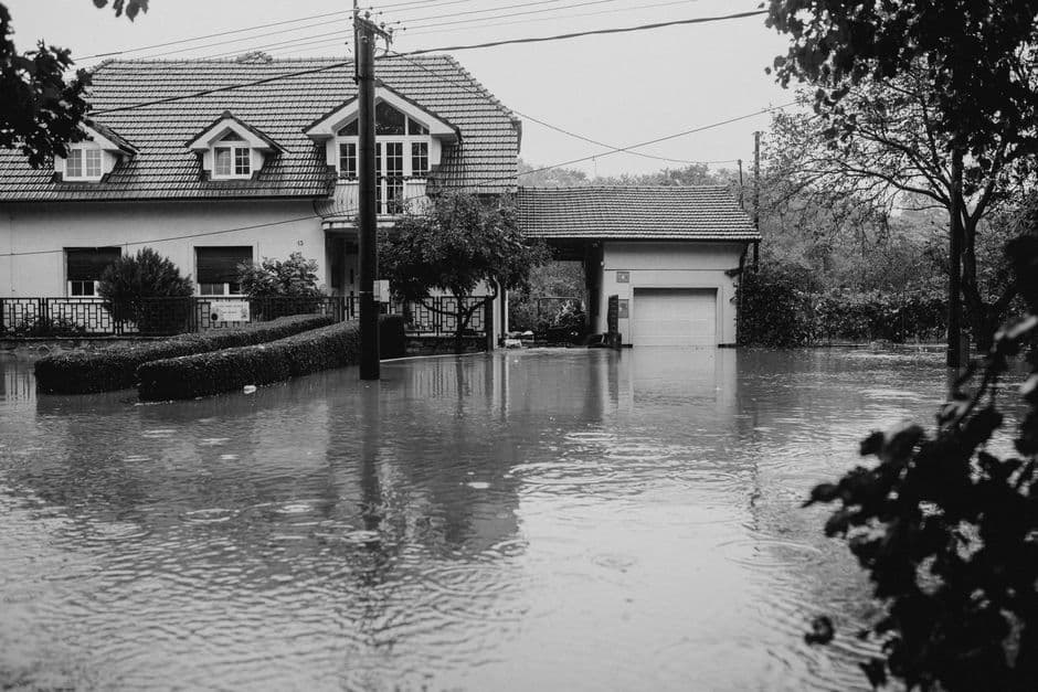 Could mortgage lenders help households adapt to heatwaves? · Photo by Helena Jankovičová Kováčová on Pexels