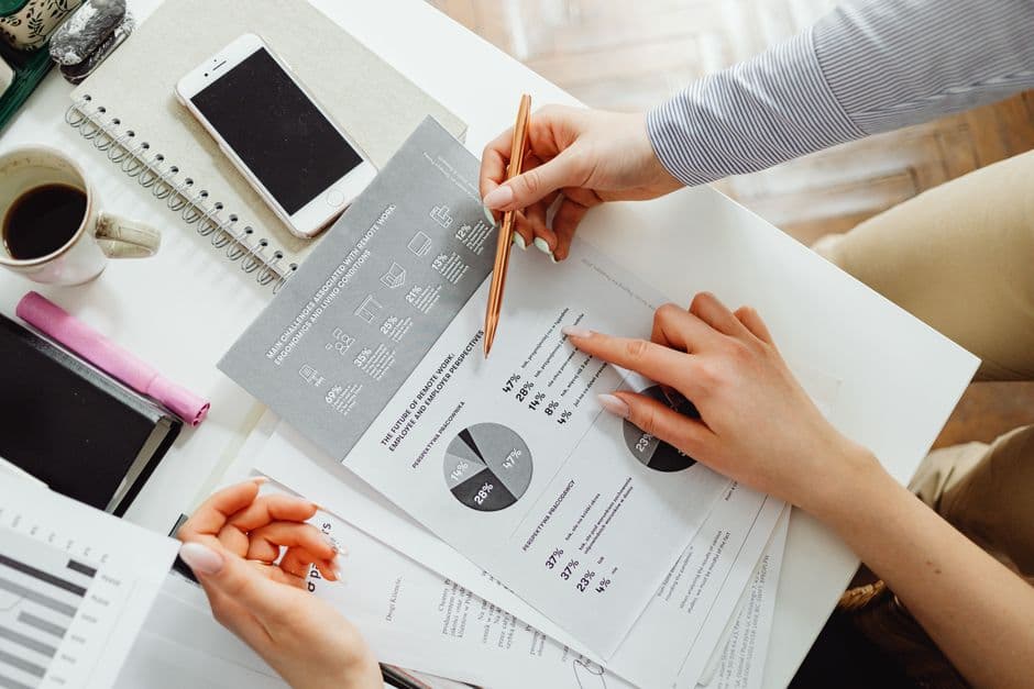 PWC, PCAF Partner to Help Banks, Investors Measure & Report Financed Emissions · Photo by https://kaboompics.com/ on Pexels