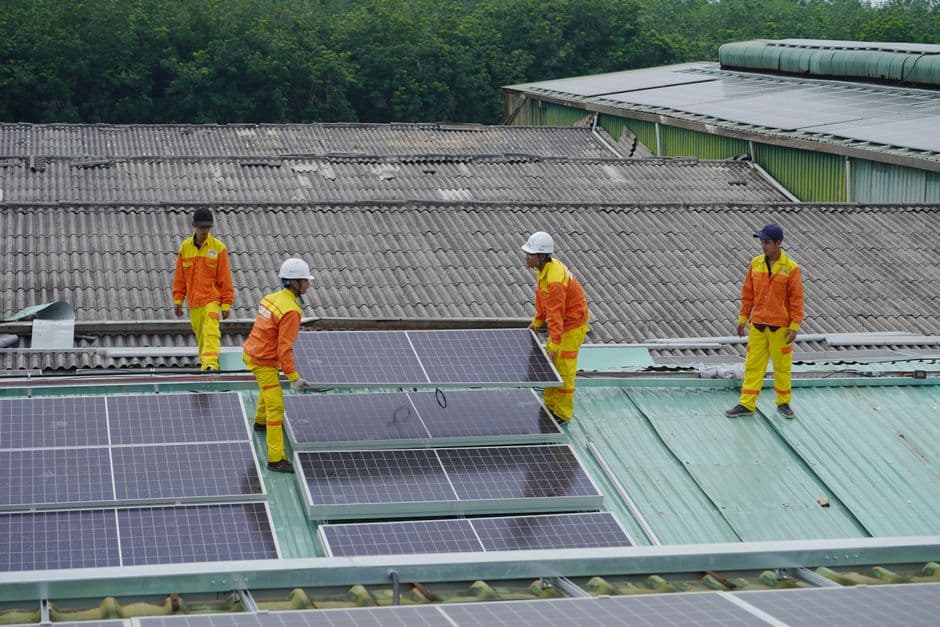 responsAbility Raises $461 Million for Asia-Focused Climate Fund · Photo by Trinh Trần on Pexels