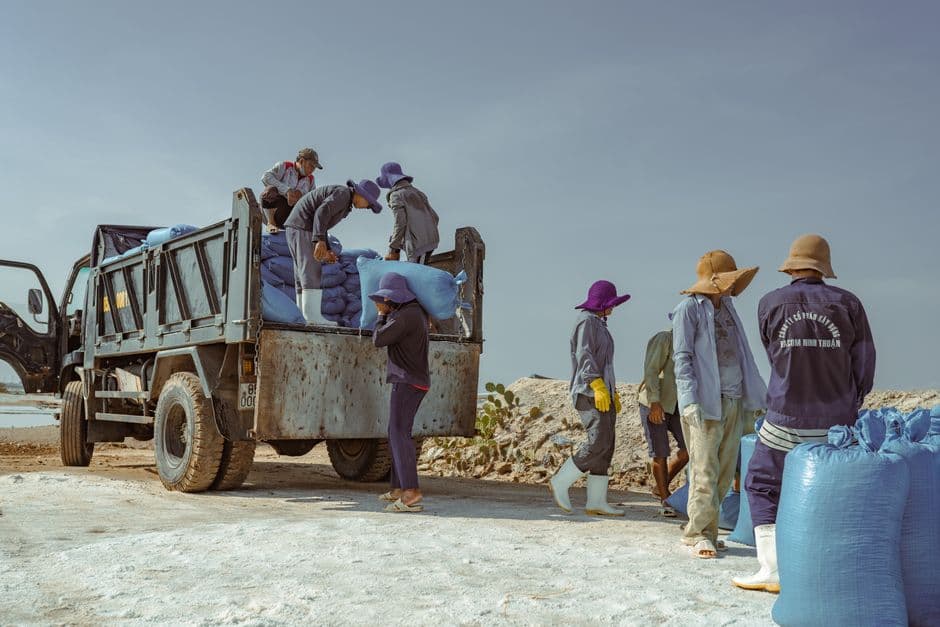 How Direct Worker Engagement Strengthens Human Rights Due Diligence · Photo by Thanh Dat on Pexels