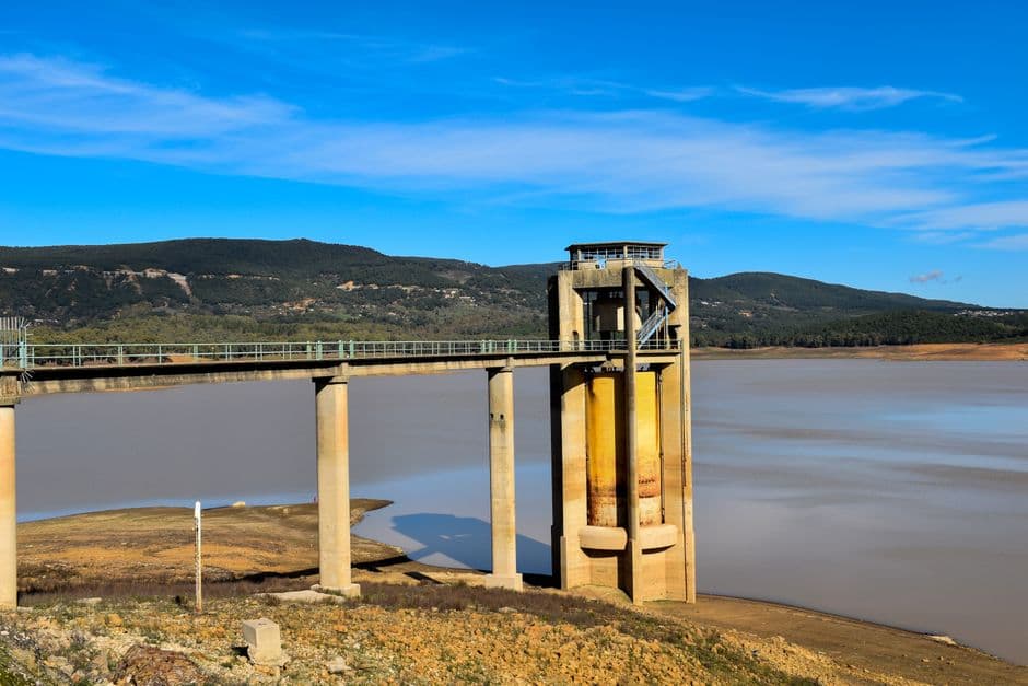 Revealed: how companies ‘secretly’ use billions of litres of public water in drought-hit England · Photo by DigitalByNADAS Photography on Pexels