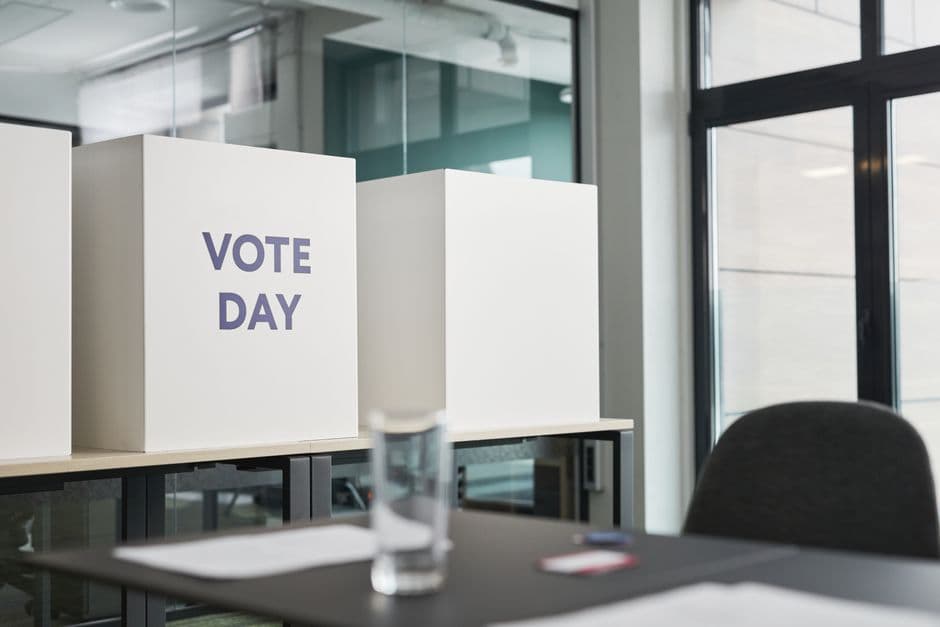 SEC prods ISS on client vote, recommendation disclosures · Photo by Edmond Dantès on Pexels
