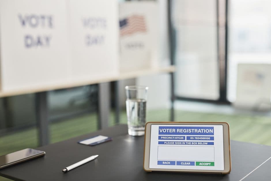SEC Sues Proxy Advisor ISS for Client, Recommendation and Voting Data in ESG Crackdown · Photo by Edmond Dantès on Pexels