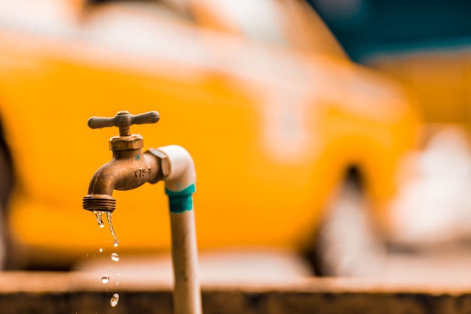 Federal court rules there is no constitutional right to safe drinking water · Photo by Luis Quintero on Pexels