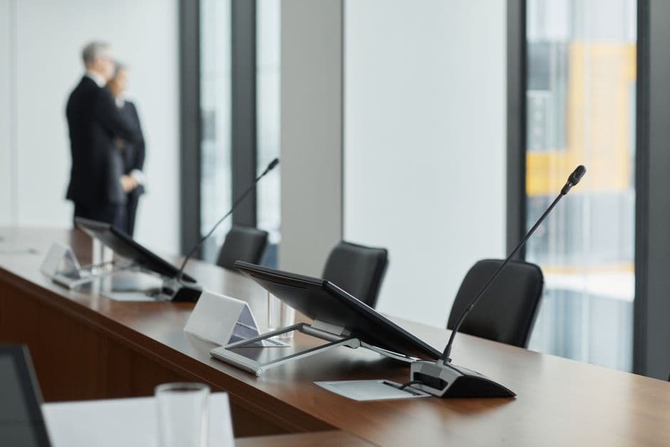 Firms’ AI leaders lack confidence in governance frameworks · Photo by Werner Pfennig on Pexels