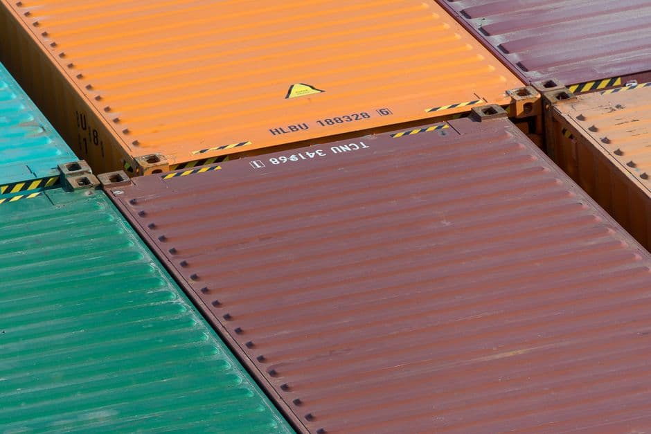 Von 27 auf 47 Prozent: Warum verantwortungsvolle KI im Einkauf zur Compliance-Aufgabe wird · Photo by Jan van der Wolf on Pexels