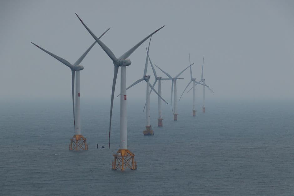 Wind and solar helped UK avoid £5.9bn in gas imports during Hormuz crisis · Photo by gong qianlan on Pexels