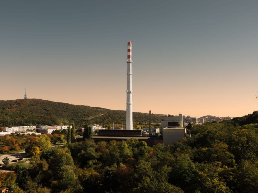 Drax datacentre could create nearly twice the yearly emissions of all Gatwick flights · Photo by Mike Cho on Pexels