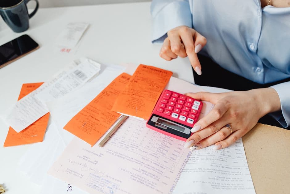 Factcheck: UK Conservatives double the ‘cost of net-zero’ after spreadsheet blunder · Photo by https://kaboompics.com/ on Pexels
