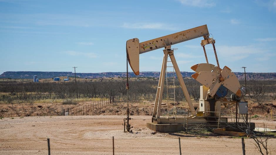 The hidden costs of fracking: boom in Argentina linked to trail of sickness · Photo by jayjay13 on Pexels
