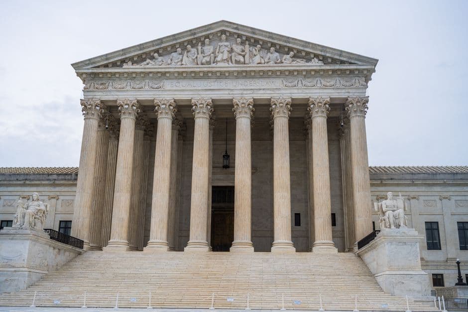Judge declines to block Trump’s March anti-DEI order for federal contractors · Photo by Guohua Song on Pexels