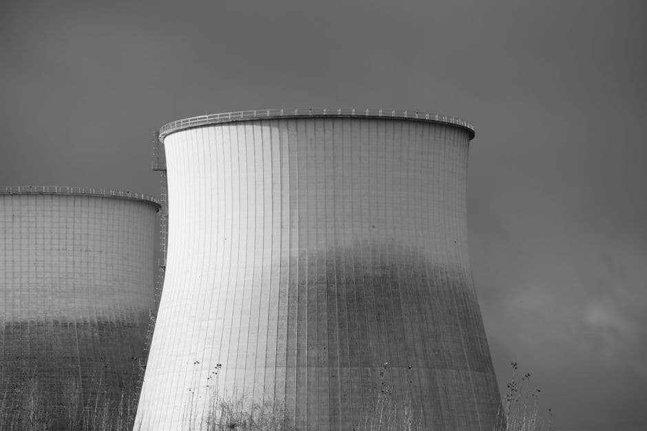 Amazon signs 960-MW Indiana nuclear pact with AEP, X-energy · Photo by Budget Bizar on Pexels