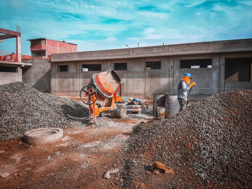 Meta Backs Low Carbon Cement Producer Fortera with Multi-year EAC Deal · Photo by CONSTRUCCIÓN TOTAL on Pexels